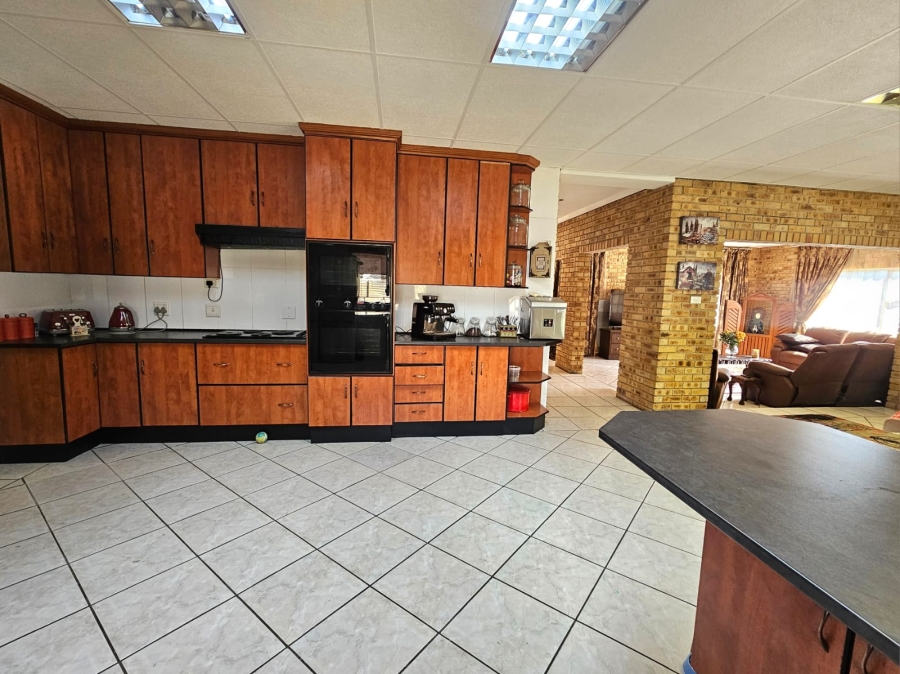 4 Bedroom Property for Sale in Jim Fouchepark Free State